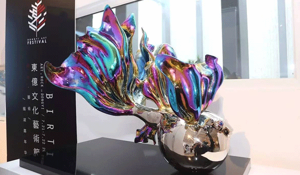 彩色不銹鋼雕塑.gif 彩色不銹鋼雕塑.gif